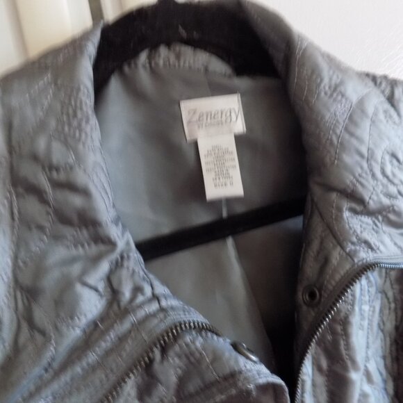 Chicos  zenergy quilted pewter gray zip vest lightweight 0 - Picture 2 of 3